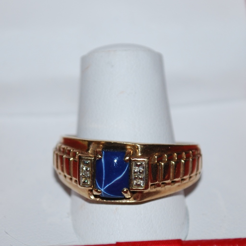 Beautiful 10K Star Sapphire & Diamond Ring - Picture 2 of 6